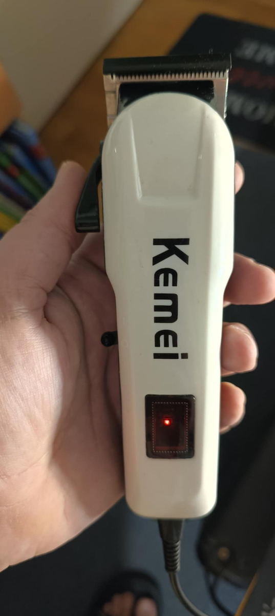 Kemei Επαναφορτιζόμενη Κουρευτική Μηχανή Λευκή KM-809B