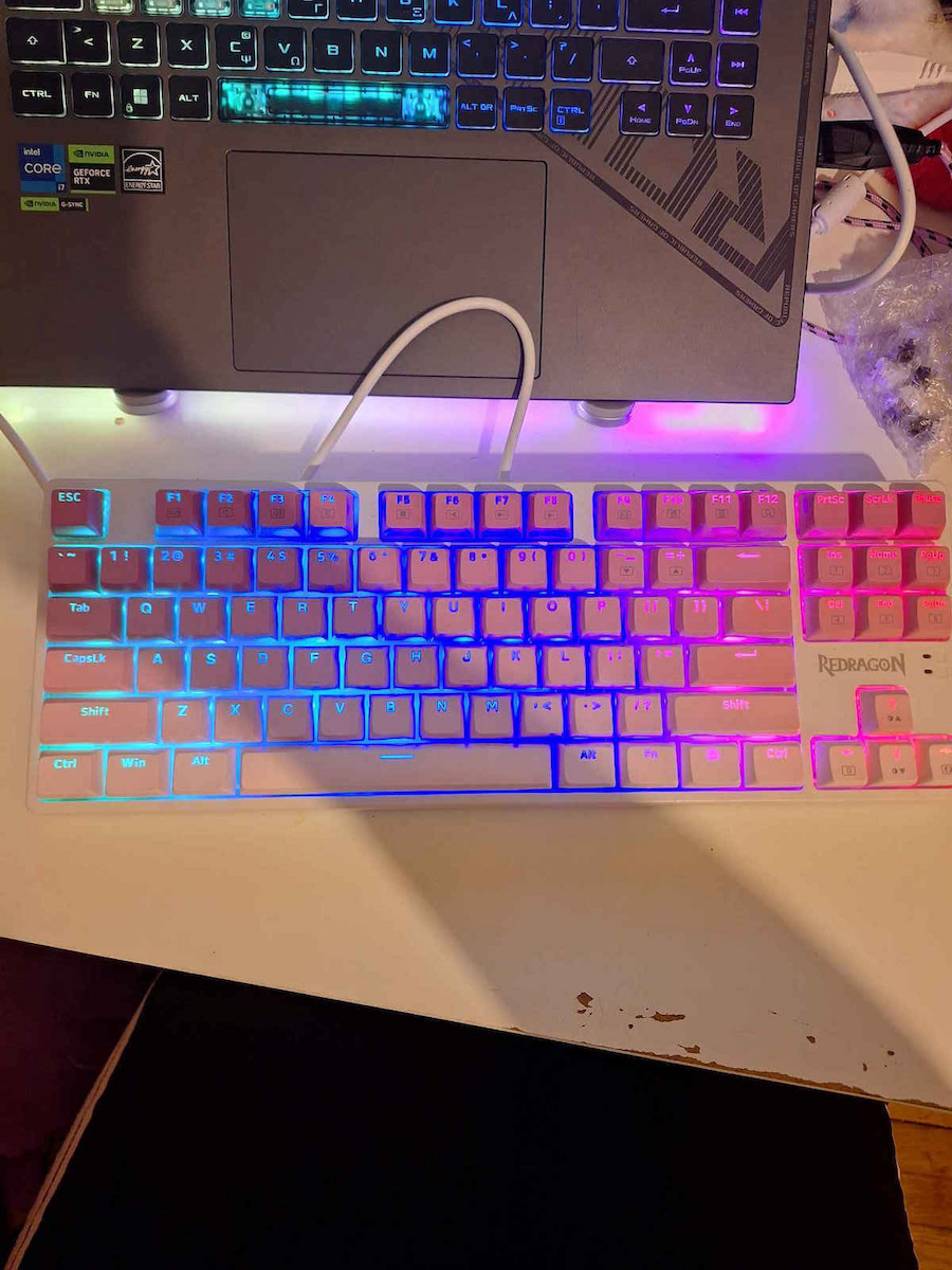 Redragon K645W-GP-RGB Gaming Tastatur Tenkeyless mit RGB-Beleuchtung (Englisch US) Rosa