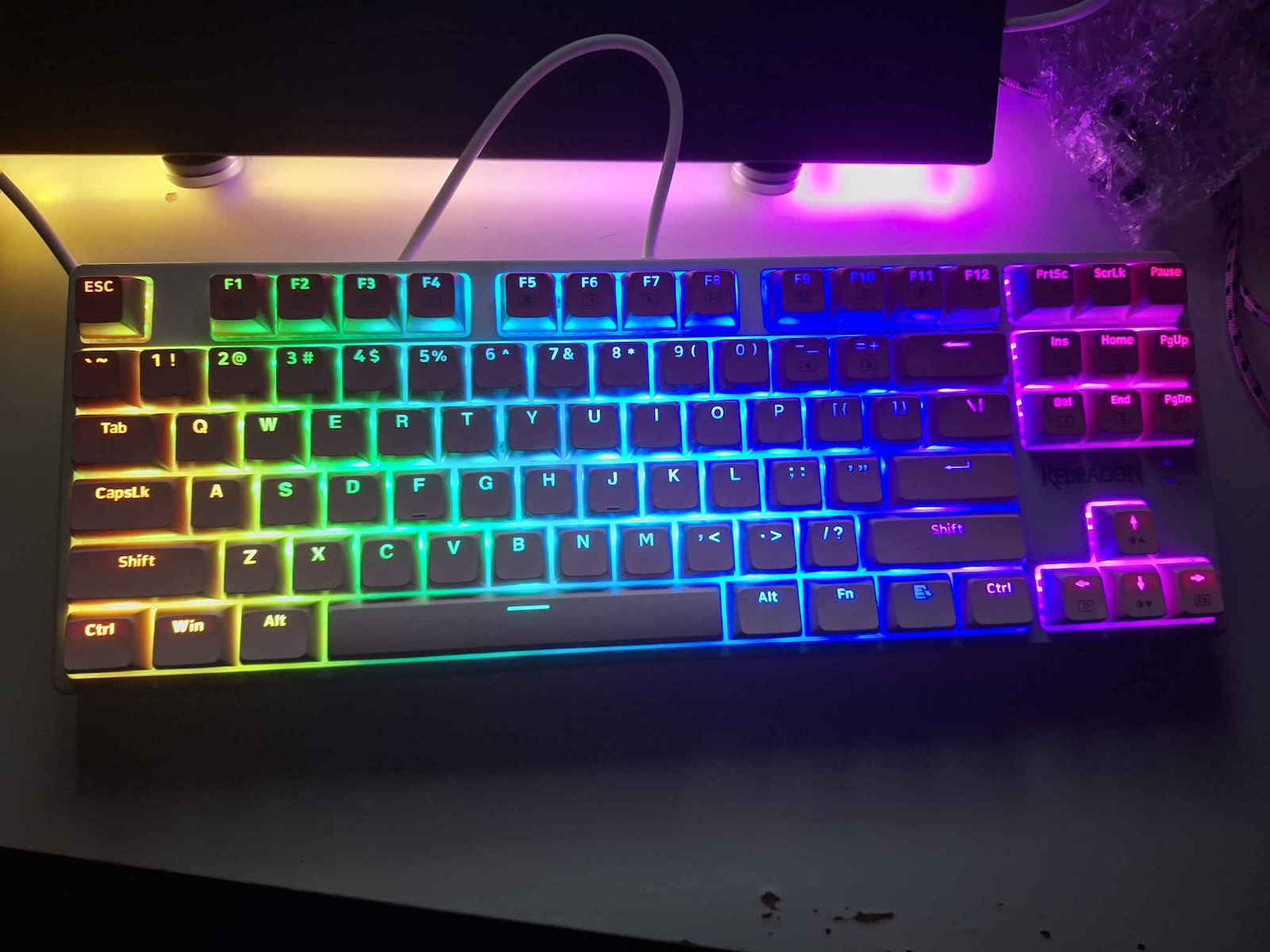 Redragon K645W-GP-RGB Gaming Tastatur Tenkeyless mit RGB-Beleuchtung (Englisch US) Rosa