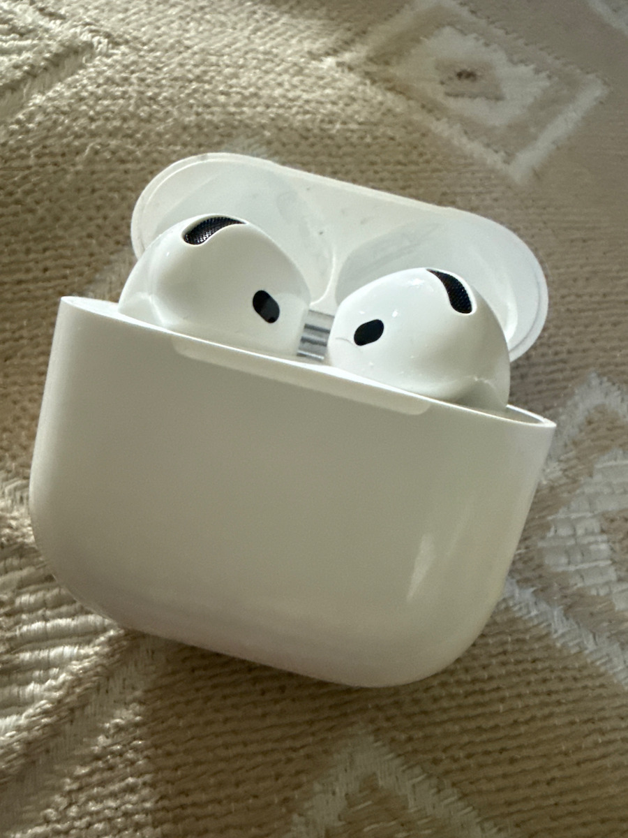 Apple AirPods (4th generation) Earbud Bluetooth Handsfree Earphones with Sweat Resistance and Charging Case White