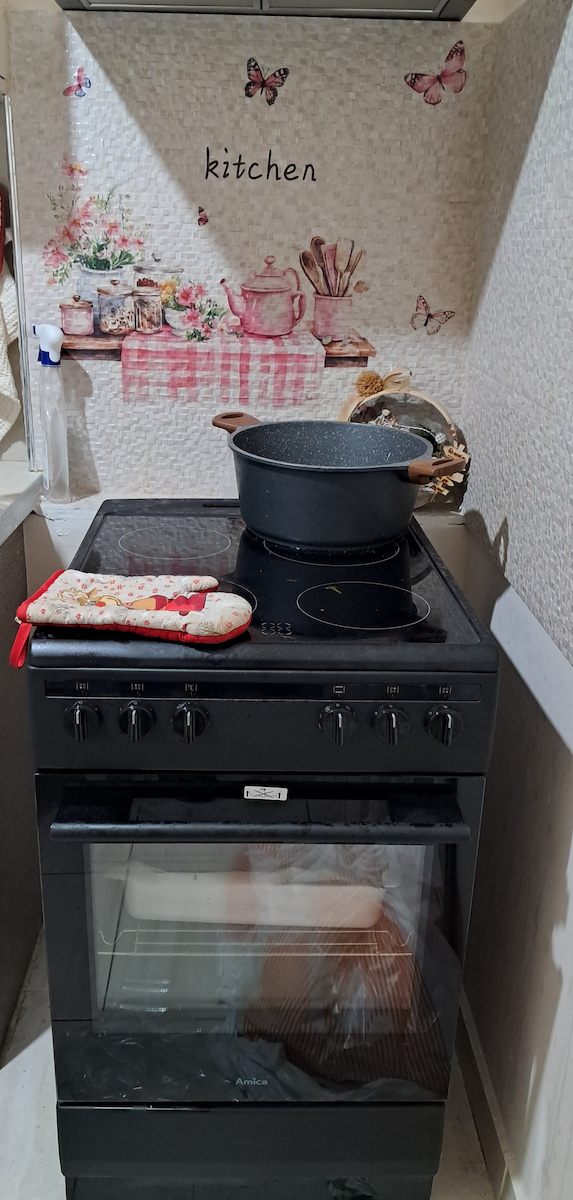 Amica (Sm) Κουζίνα 65lt με Κεραμικές Εστίες Π50εκ. Μαύρη