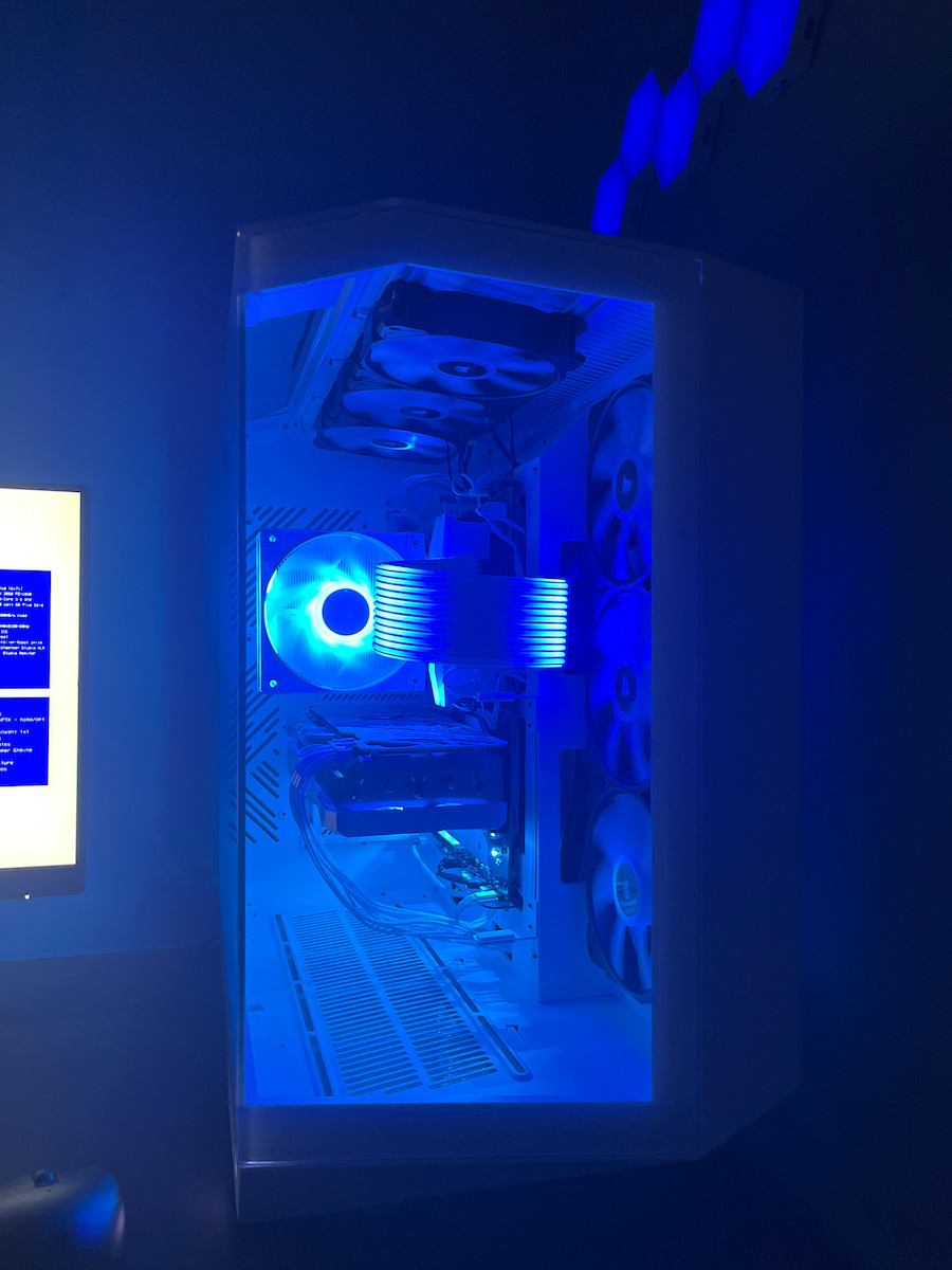 Darkflash DY470 Gaming Midi Tower Κουτί Υπολογιστή με Πλαϊνό Παράθυρο Λευκό