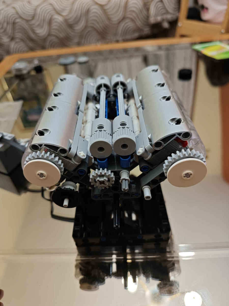 Mould King Τουβλάκια V8 για 14+ Ετών 535τμχ