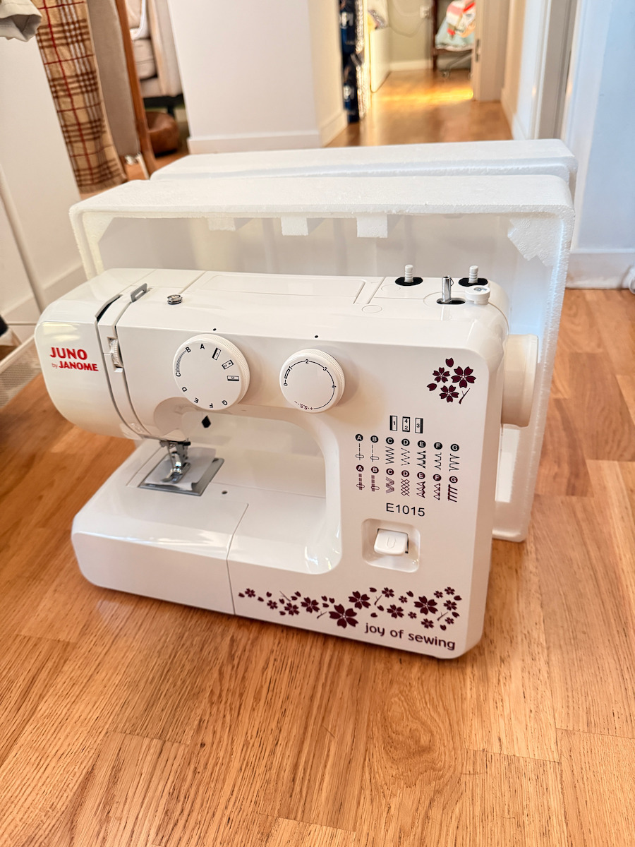 Janome Juno E1015 Sewing Machine