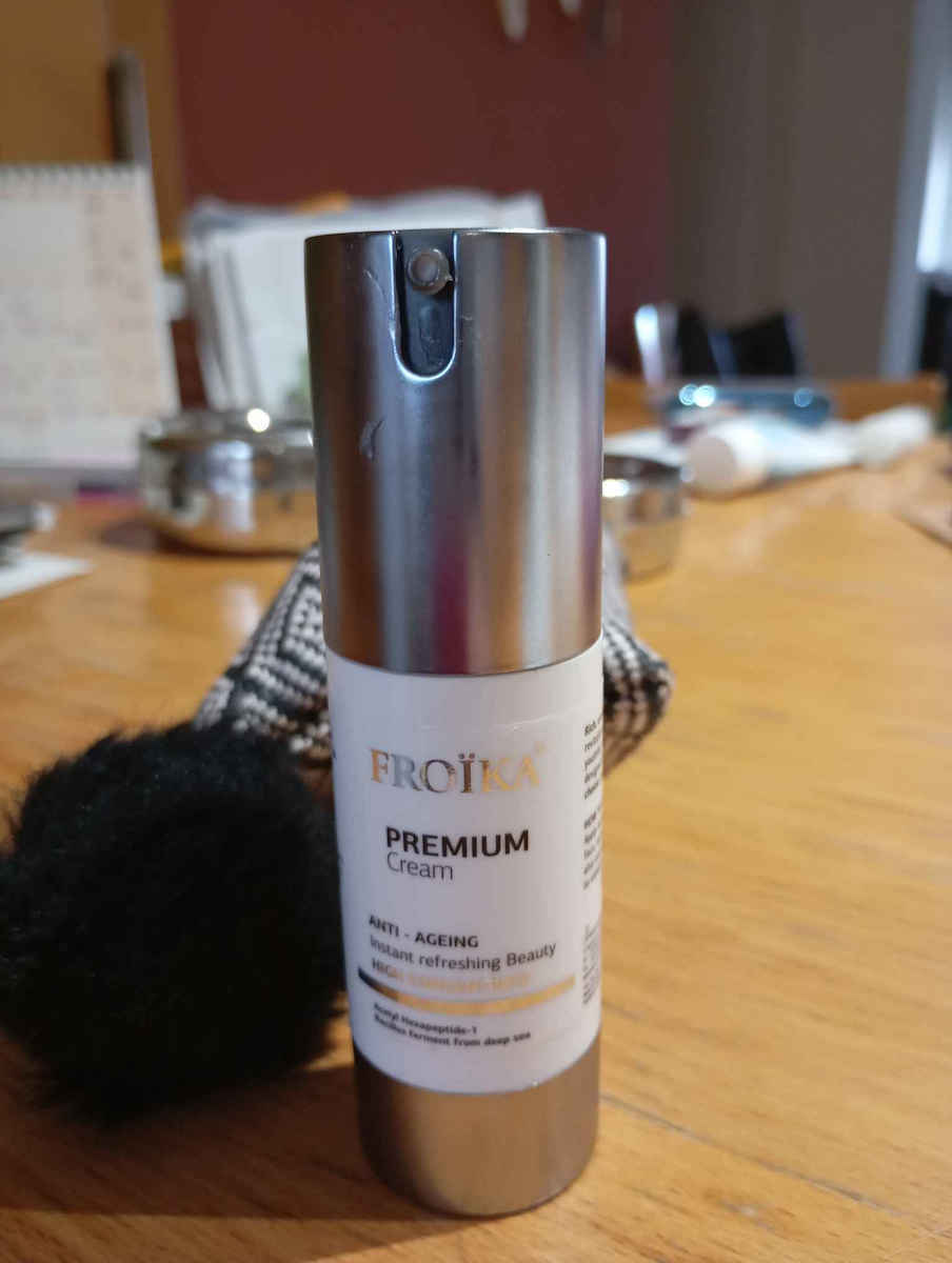Froika Premium 24ωρη Αντιγηραντική Κρέμα Προσώπου με Υαλουρονικό Οξύ & Ceramides 30ml