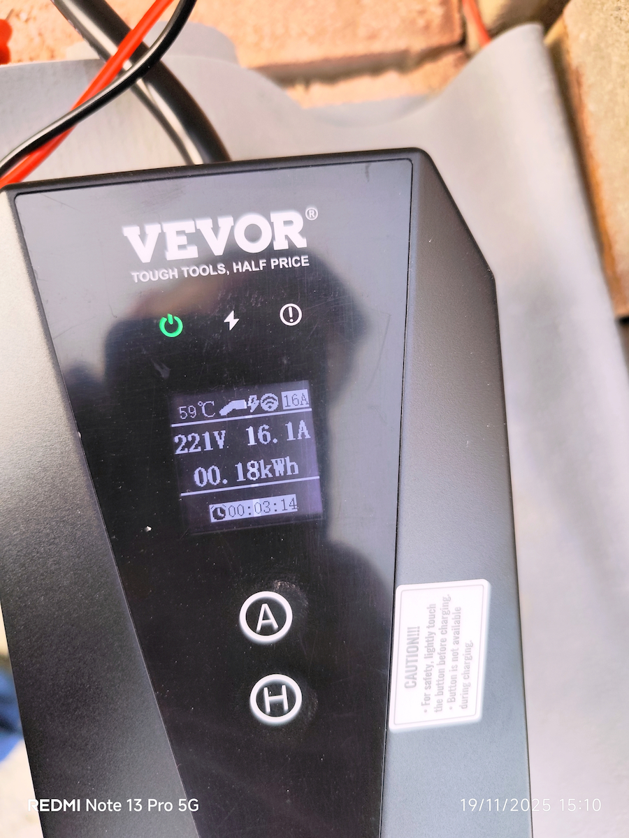 Vevor Portable Single Phase 3.7kW Charging Station with Built-in Cable Type 2 (EV-B06-EU003B)
