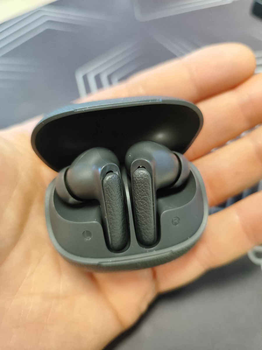 QCY HT15 Buds ANC Bluetooth Handsfree Ακουστικά με Αντοχή στον Ιδρώτα και Θήκη Φόρτισης Μαύρα