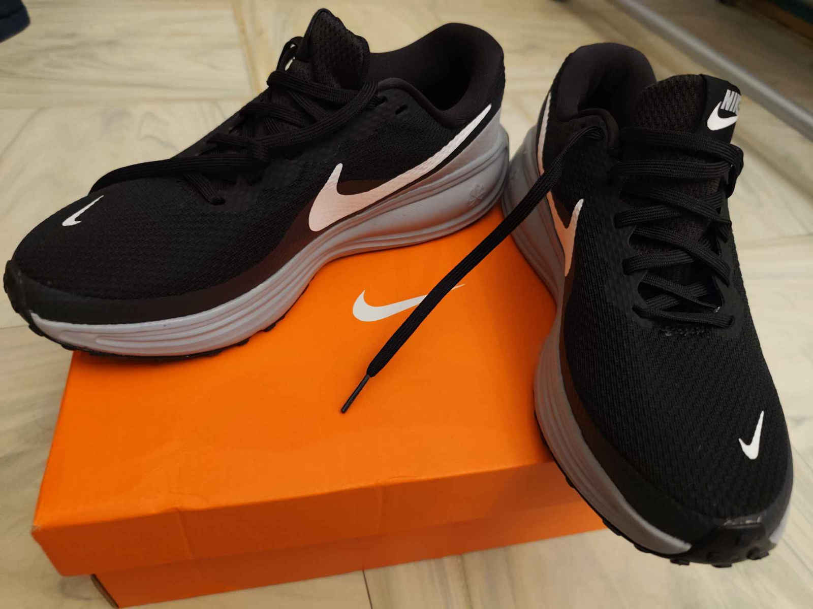 Revolution 8 Sport Shoes Running Black