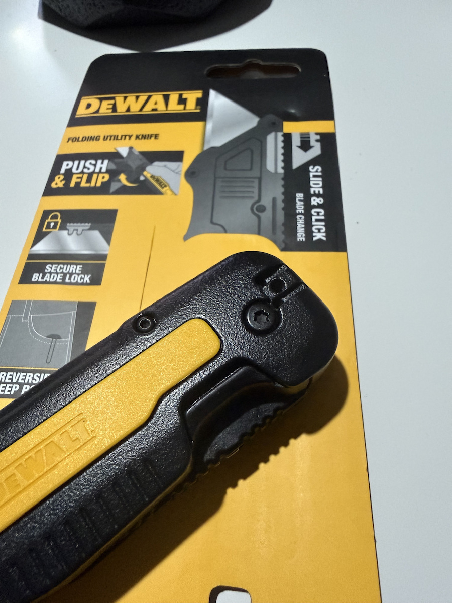 DEWALT Folding Knife