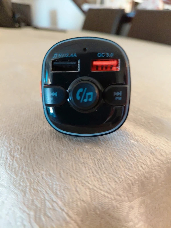 Akai Proffesional FM Car Transmitter FMT-52BT Led with Bluetooth / MicroSD / USB