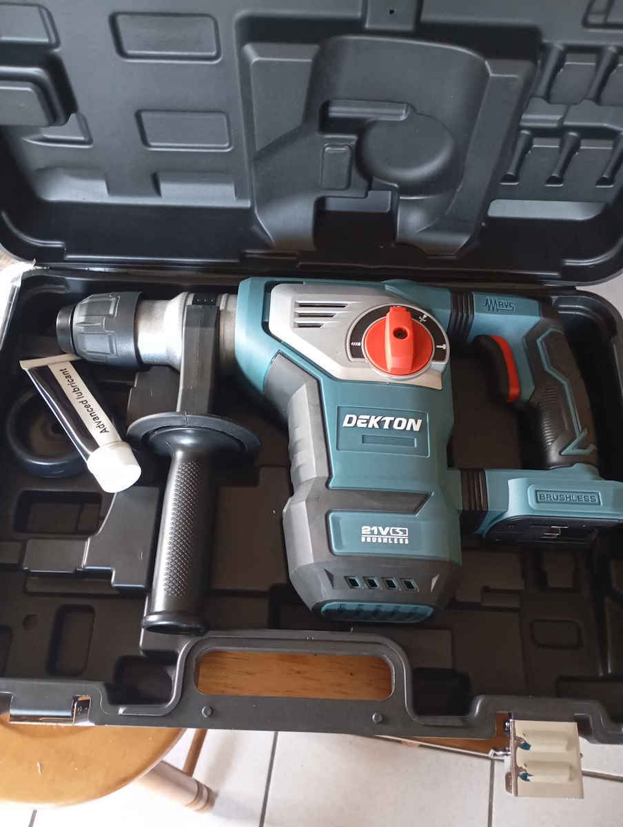 Bormann Pro BBP5335 Ciocan rotopercutor Baterie Fără perii 20V Solo cu Suport SDS Plus 083474