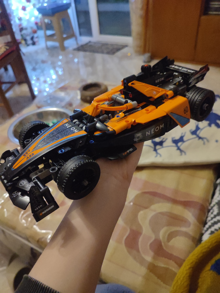 LEGO Technic Neom Mclaren Formula E Race Car Pentru 9+ Ani 452 Bucăți