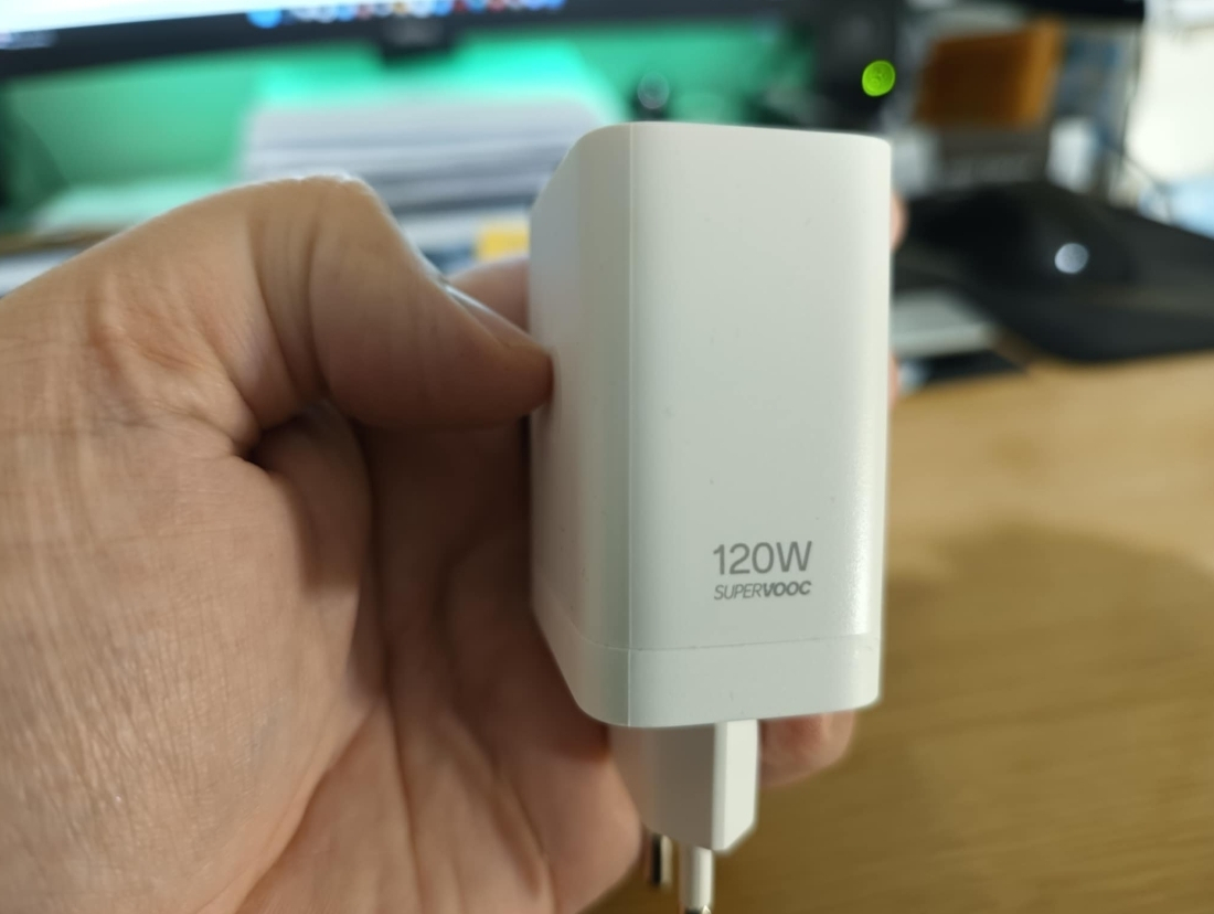 Realme Încărcător Fără Cablu cu Port USB-C 120W Alb (VCBBOAEH)