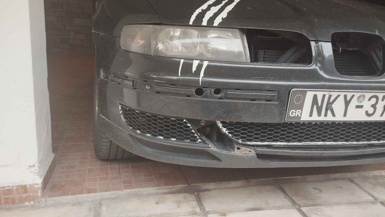 Car Decorative Grill 120pcs x 40pcs Black Color