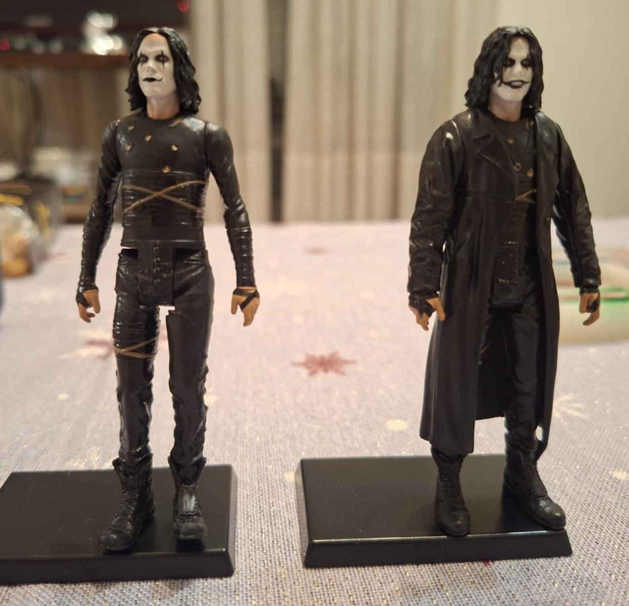 Mezco Toys The Crow: Eric Draven Φιγούρα Δράσης 9εκ. 9τμχ