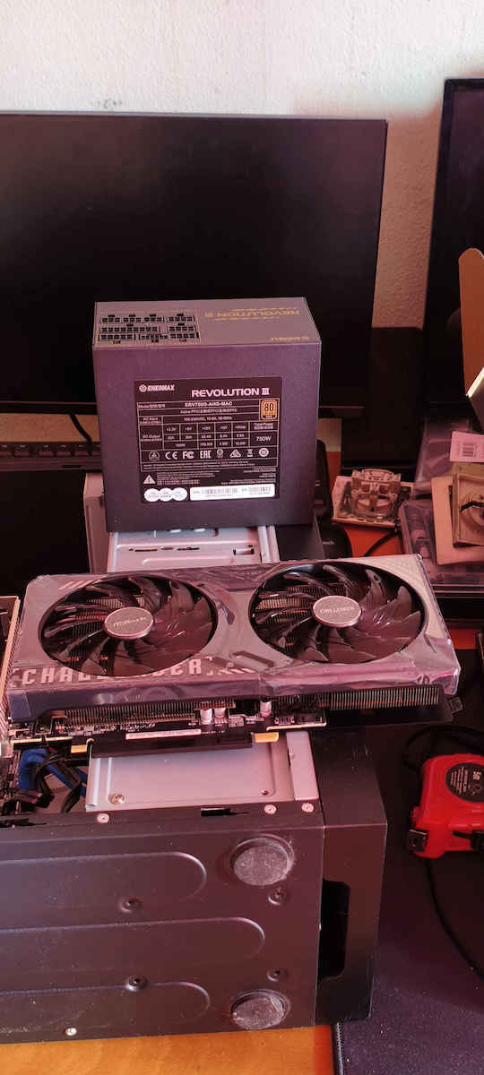 Enermax Revolution III 850W Schwarz Computer-Netzteil Vollständig modular 80 Plus Gold