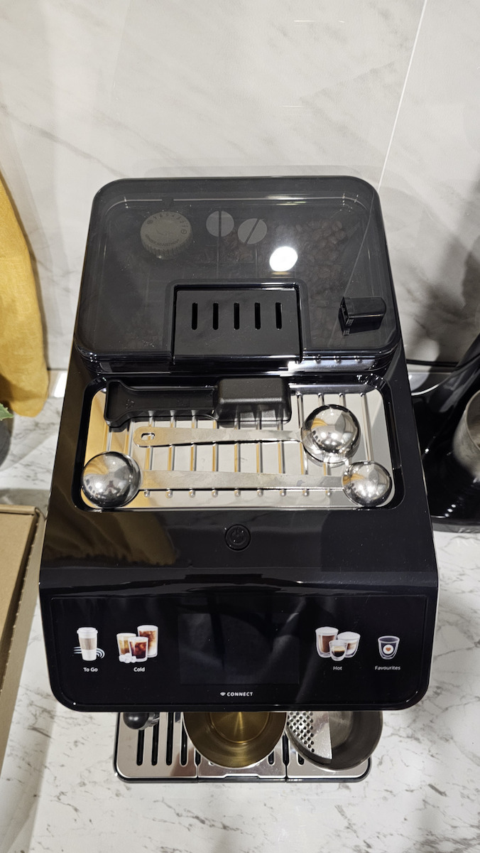 De'Longhi Eletta Explore Automatic Espresso Machine 1450W 19bar Pressure for Cappuccino with Grinder Titanium