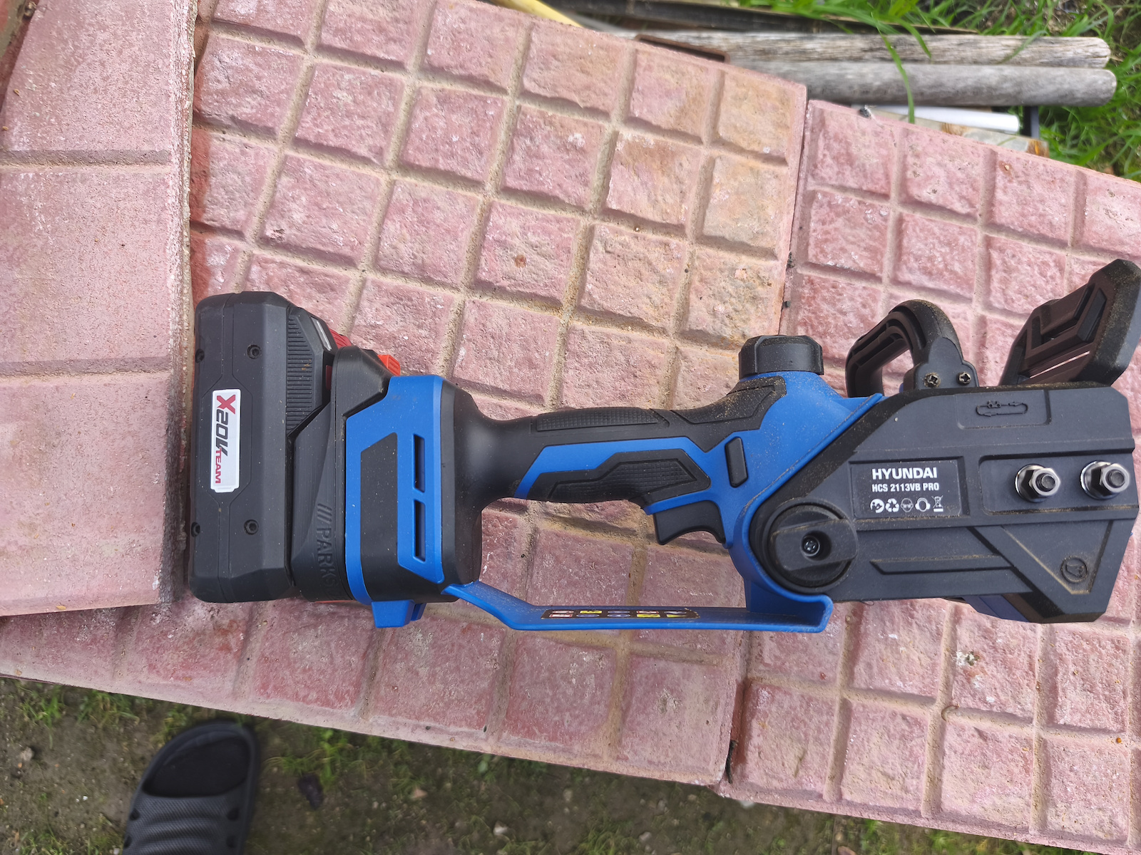 Hyundai Hcs 2113vb Pro Akku-Kettensäge 2x4Ah Bürstenlos 21V 2,18kg mit Klinge 30,5cm