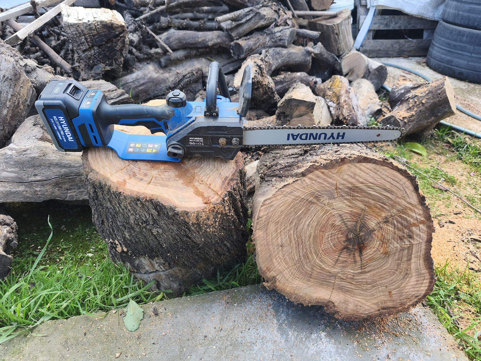 Hyundai Hcs 2113vb Pro Akku-Kettensäge 2x4Ah Bürstenlos 21V 2,18kg mit Klinge 30,5cm