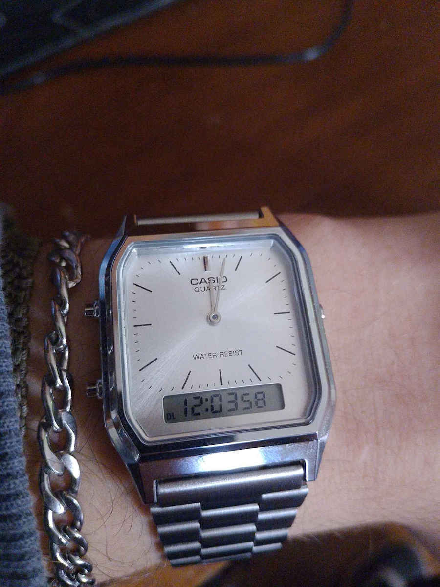 Casio Ανδρικό Ρολόι 29mm Χρονογράφος Μπαταρίας με Ασημί Μεταλλικό Μπρασελέ