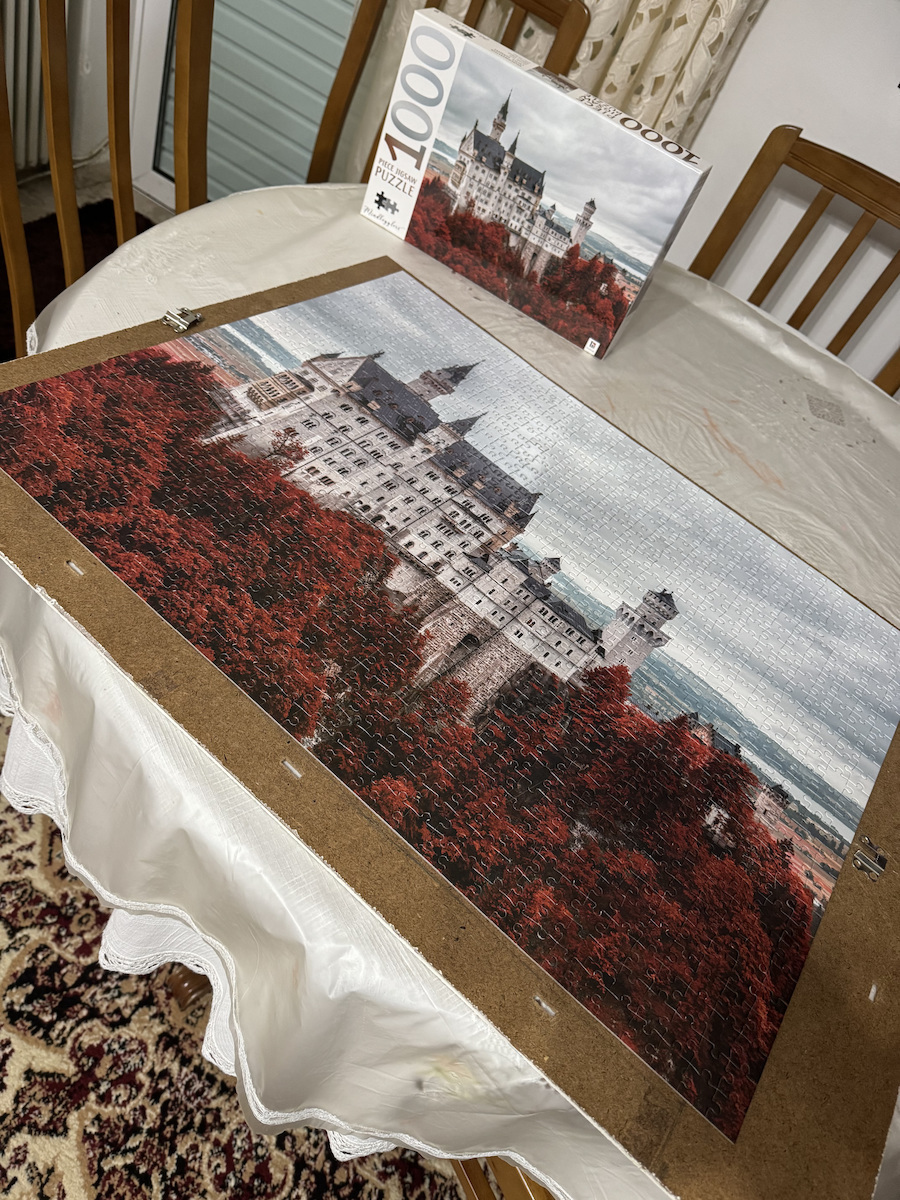 Mindbogglers Nueschwanstein Castle Germany Puzzle 2D 1000pcs MJ-10