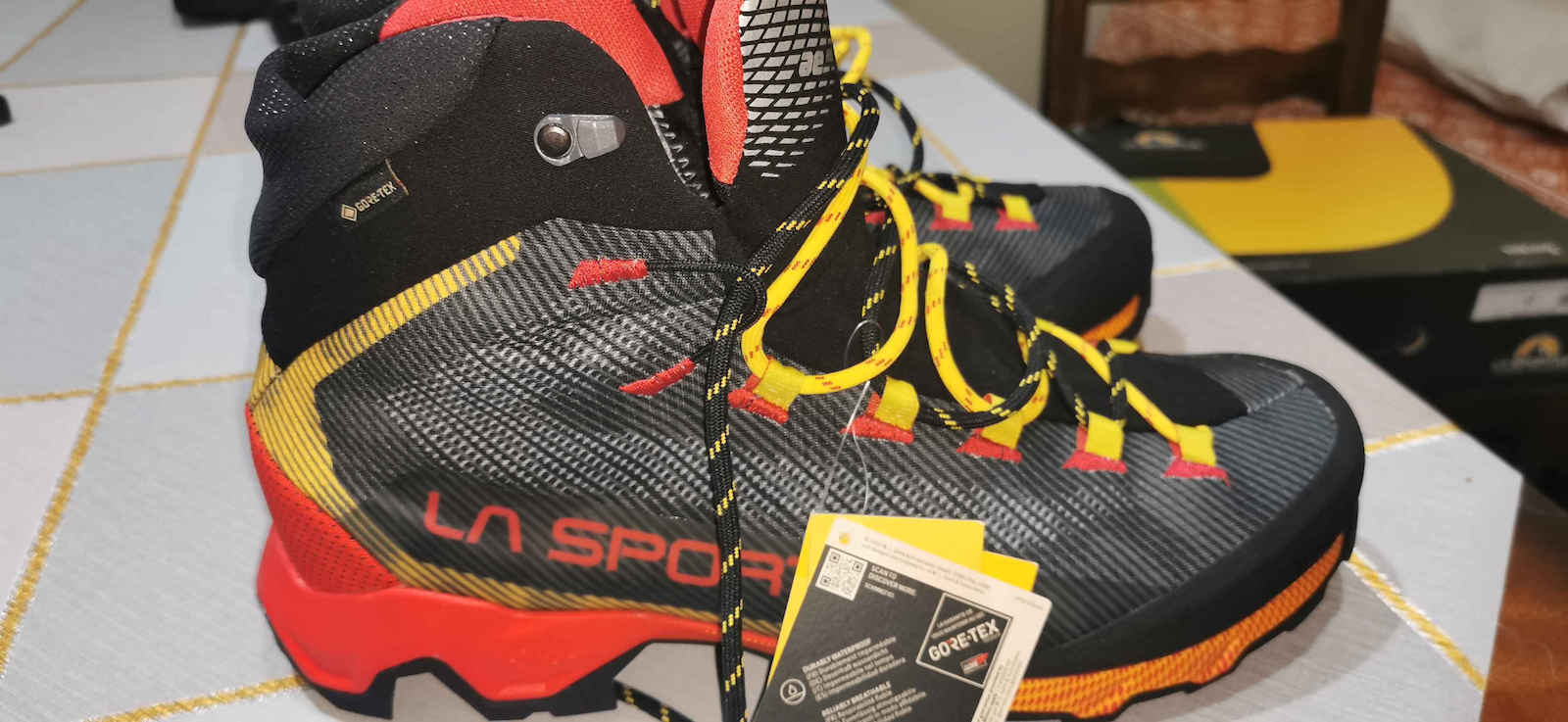 La Sportiva Aequilibrium Hike Men's Hiking Boots Waterproof with Gore-Tex Membrane Orange