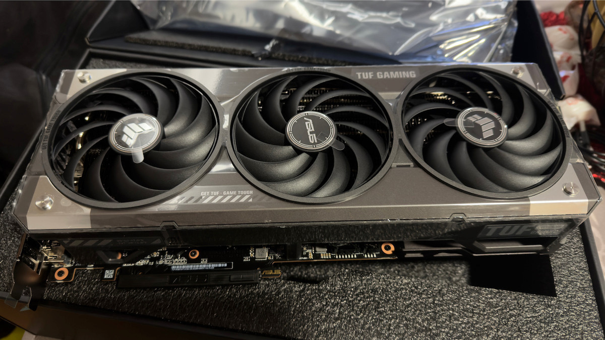 Asus Radeon RX 9070 XT 16GB GDDR6 OC Grafikkarte