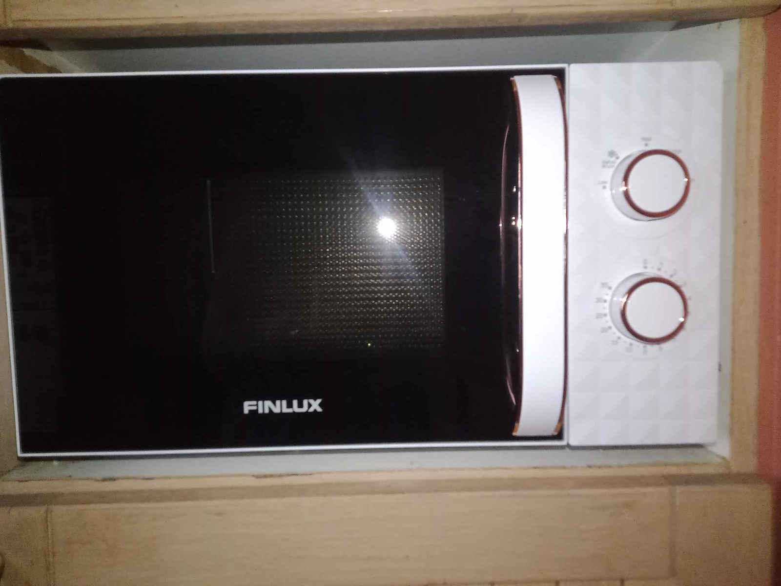 Finlux Φούρνος Μικροκυμάτων 20lt Flash