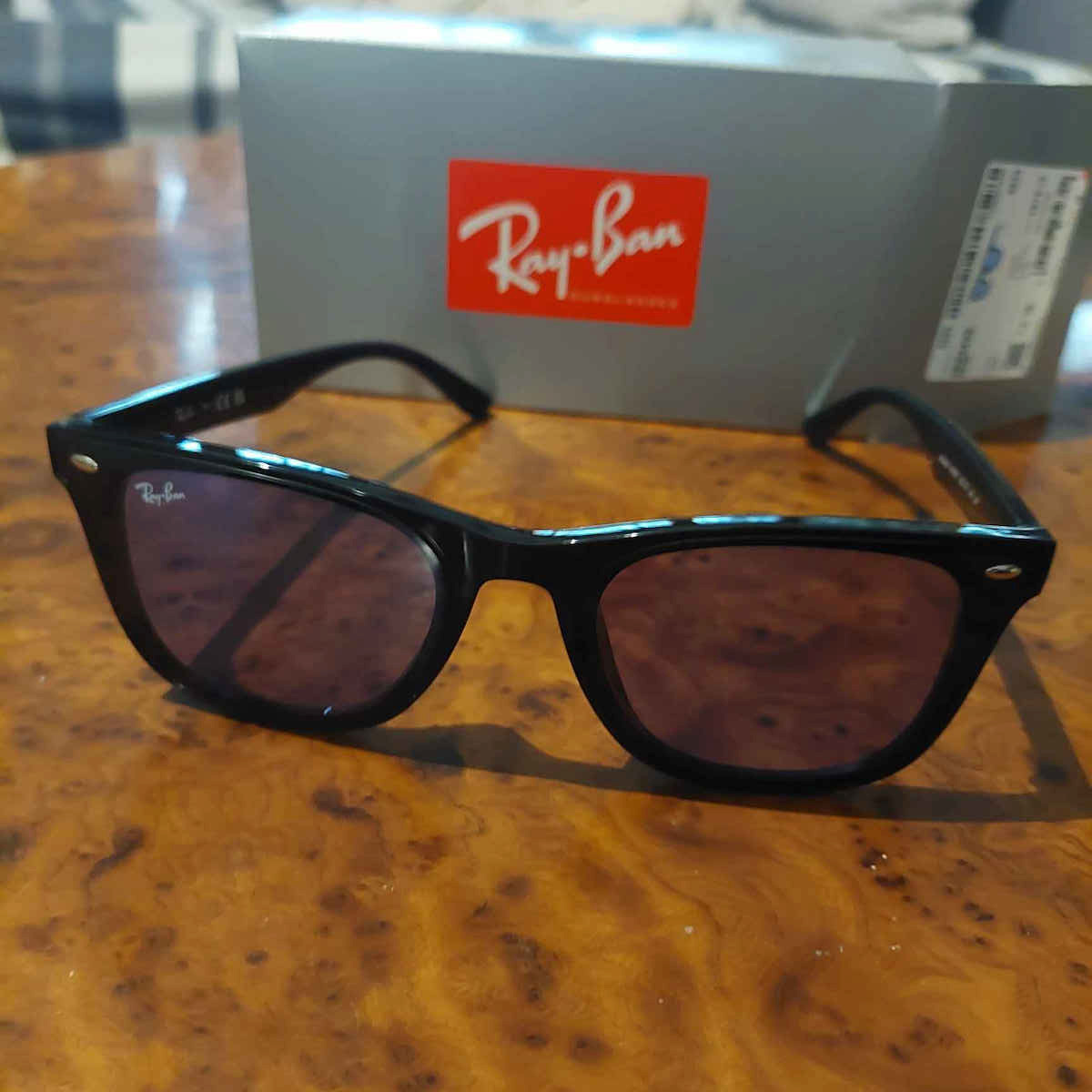 Ray Ban Унисекс Слънчеви Очилa с Черна Пластмасова Рамка и Черни Стъкла RB4420 601/87