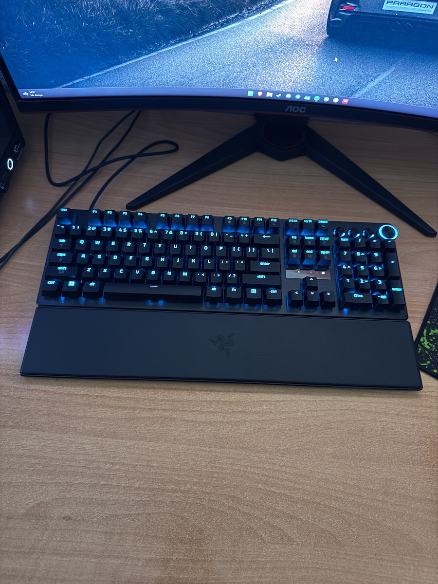 Razer Huntsman V3 Pro 8KHz Optical Gaming Keyboard with Razer Analog Optical Gen-2 switches and RGB lighting (International English)