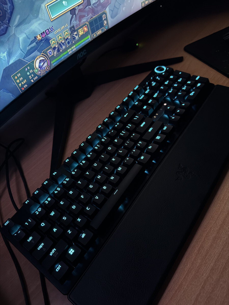 Razer Huntsman V3 Pro 8KHz Optical Gaming Keyboard with Razer Analog Optical Gen-2 switches and RGB lighting (International English)