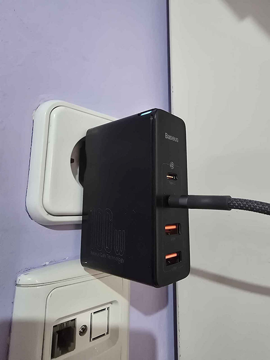 Baseus Incarcator Fara Cablu GaN cu 2 Porturi USB-A si 2 Porturi USB-C 100W Quick Charge 4+ Negru (Gan2 Pro Quick)