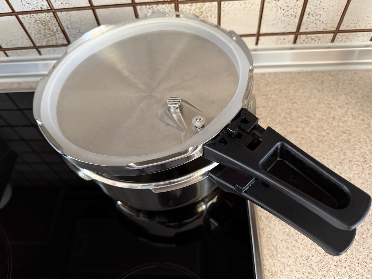 Human Pressure Cooker 8lt