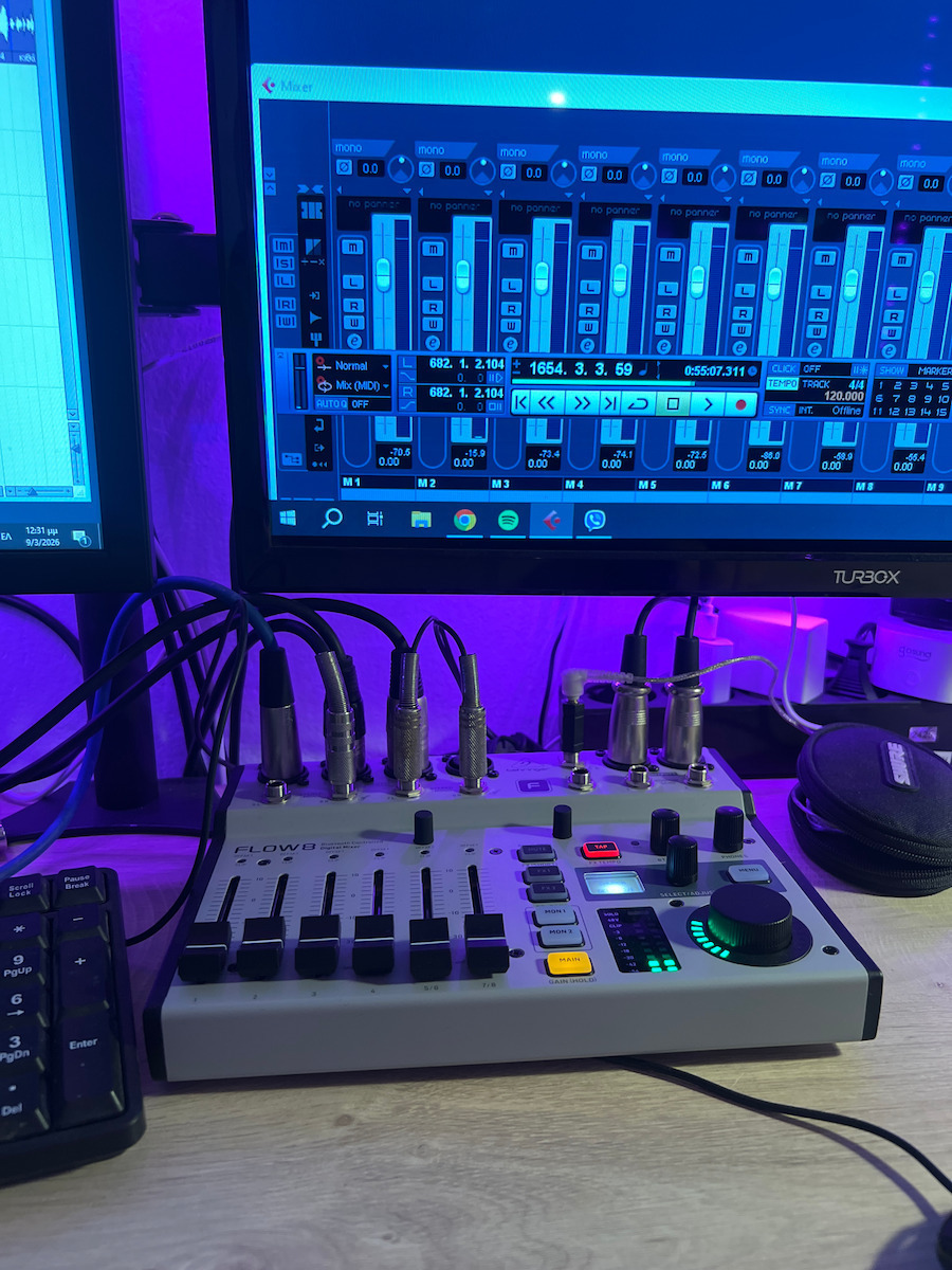 Behringer Flow 8 4 XLR Inputs & Bluetooth Case Bundle