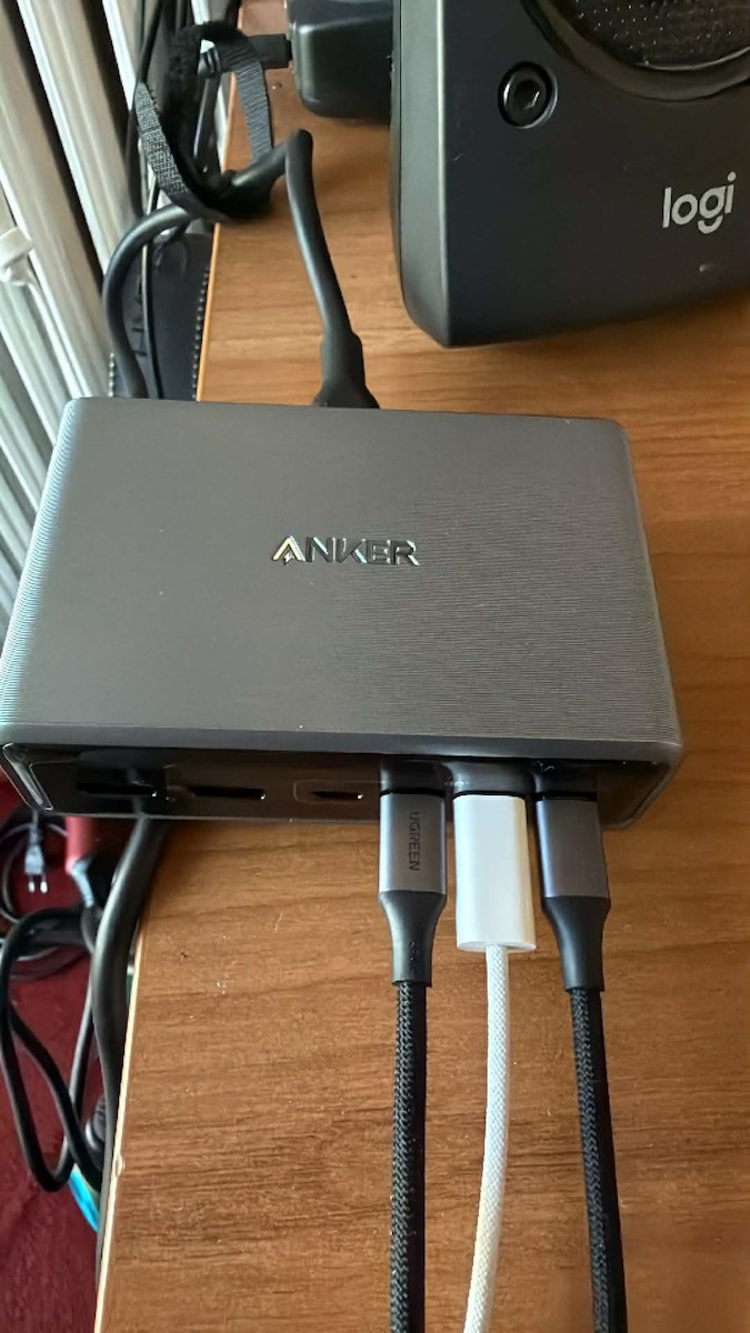 Anker GaN Charging Station with 2 USB-A Ports and 4 USB-C Ports 200W Power Delivery / Quick Charge 4.0 in Black Colour (Prime)