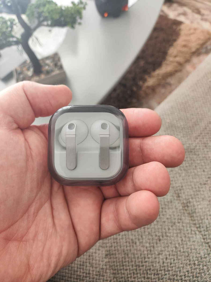 Samsung Galaxy Buds4 Pro Bluetooth Kopfhörer mit Schweißbeständigkeit und Ladekoffer Weiß