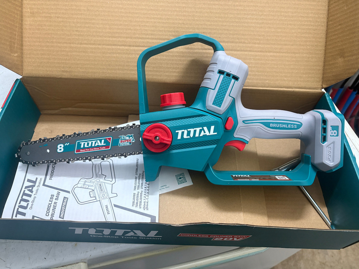 Total Кастрачна Верижен Трион на Батерия Solo Безчетков 20V 1.66kg с Шина 20.32cm