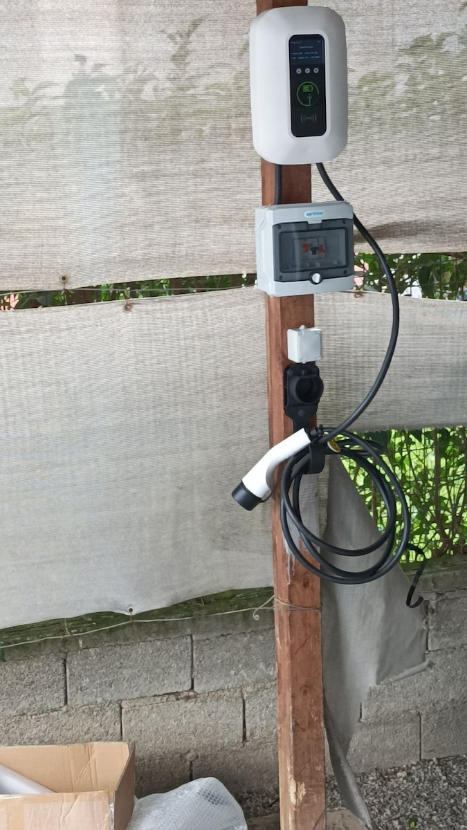 MZ-A004 Wall Mounted Single Phase 7kW Charging Station with Built-in Cable Type 2 (DFWE304-6)