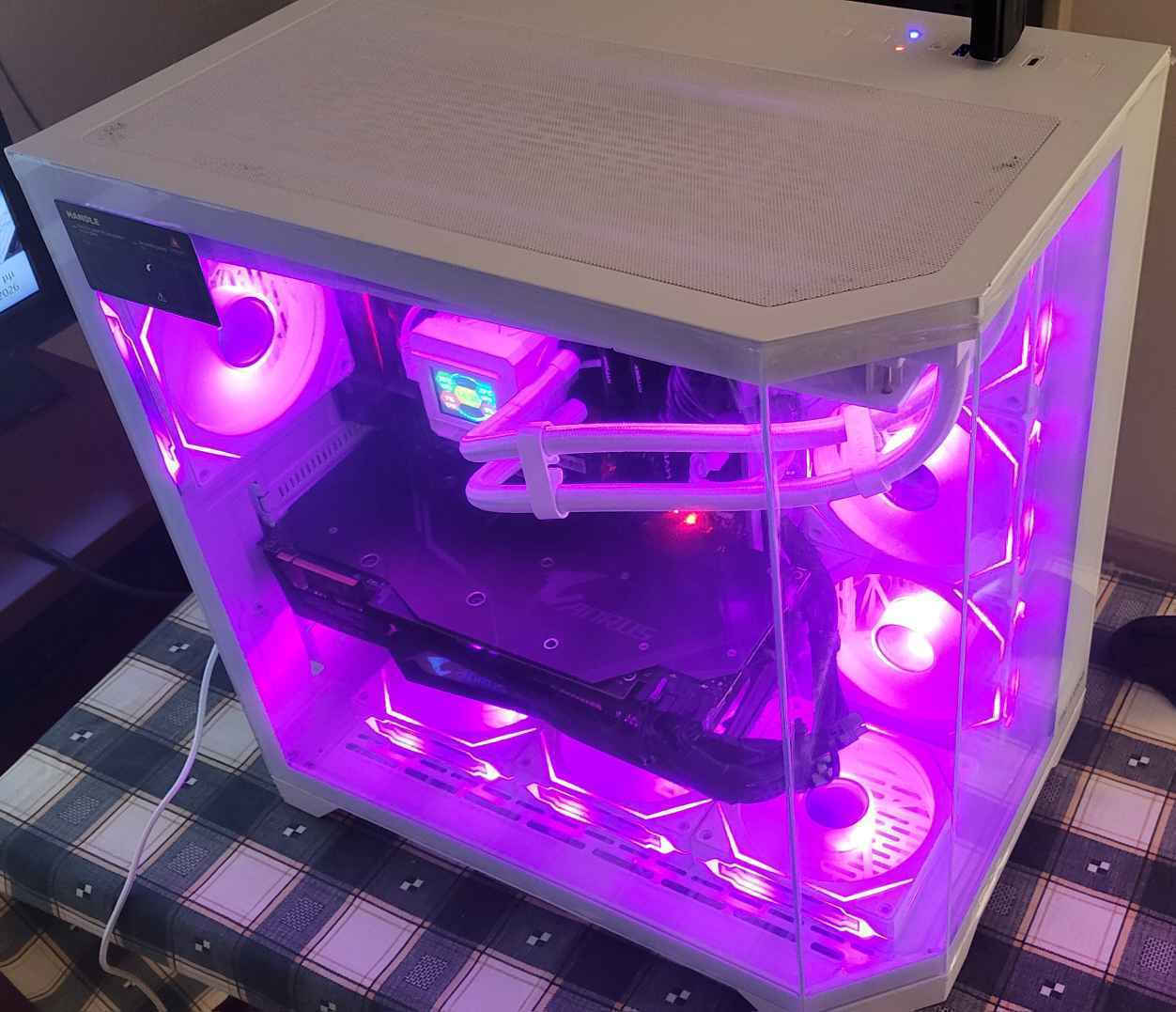 ProGaming Banshee Gaming Midi Tower Κουτί Υπολογιστή με Πλαϊνό Παράθυρο και ARGB Φωτισμό Λευκό