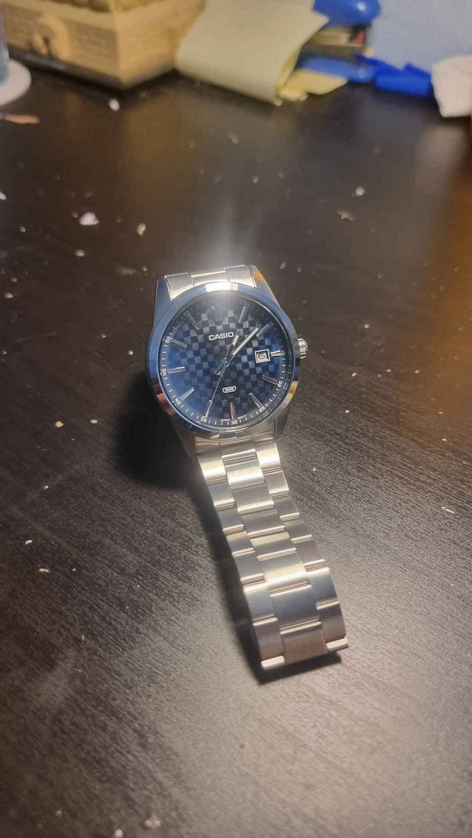 Casio Herrenuhr 41.5mm Batterie mit Silber Metallarmband