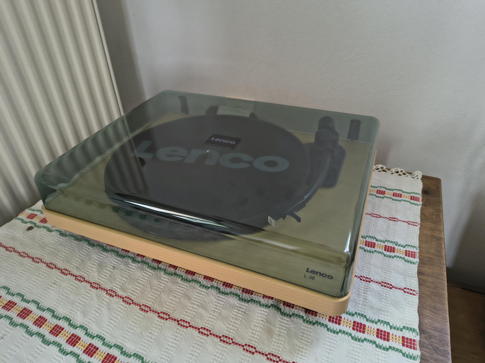 Lenco L-30 L-30W Πικάπ με Belt Drive και Προενίσχυση Καφέ