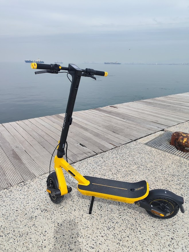 Xiaomi Електрически Тротинетка 6 Lite Електрическа Тротинетка с 25km/h Максимална Скорост и 25km Автономия в Черен Цвят