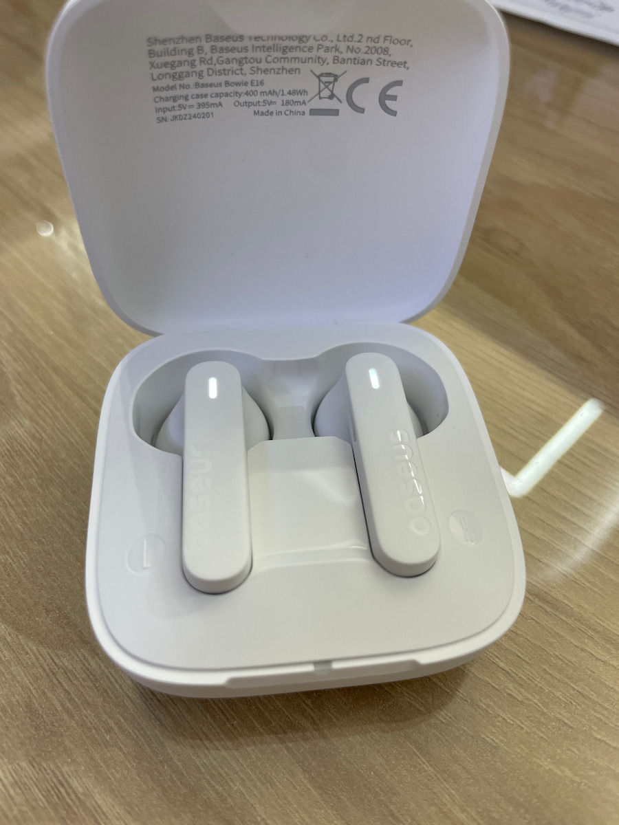Baseus Bowie E16 In-Ear Bluetooth-Freisprecheinrichtung Kopfhörer mit Schweißresistenz und Ladeetui Weiß
