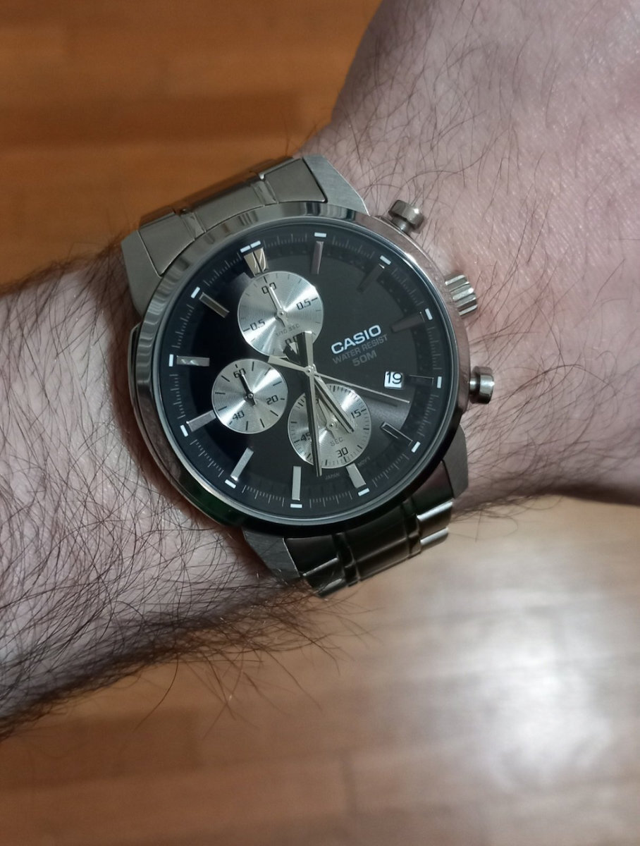 Casio Men's Watch 42mm Battery Chronograph With Silver Metal Bracelet