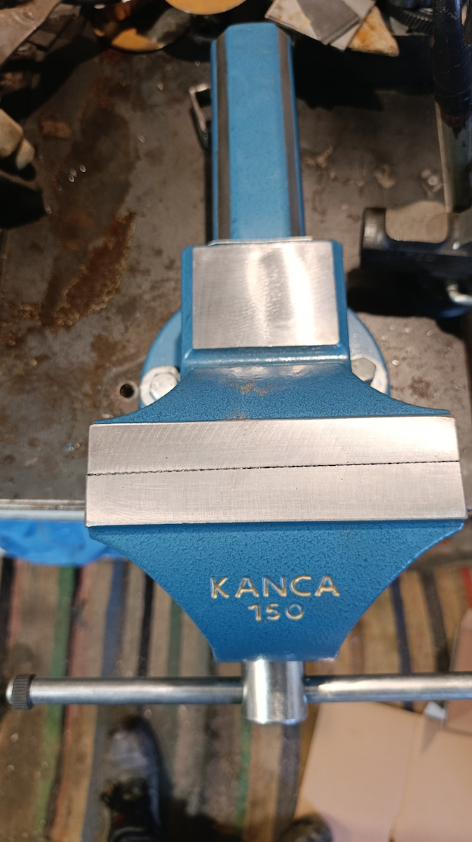 Kanca Fixed Countertop Vise Made of Steel with Maximum Opening 100mm