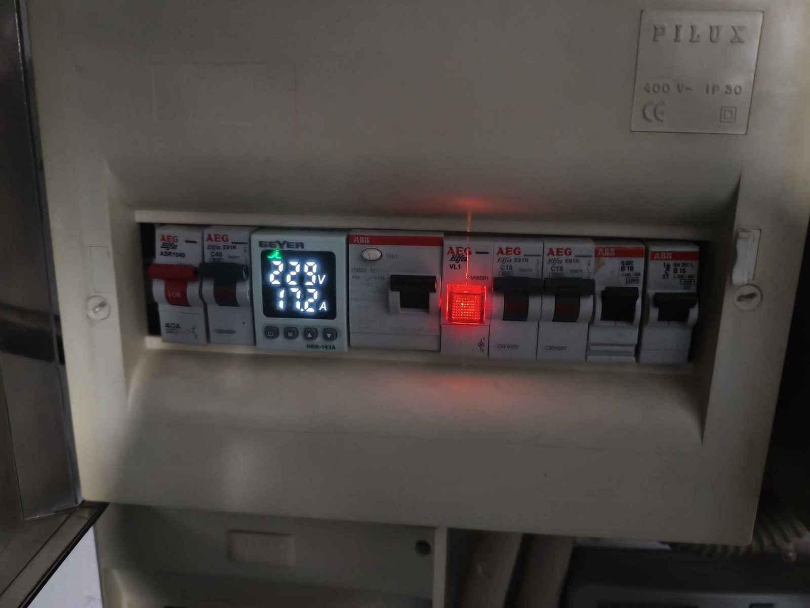 Geyer Single Phase Voltage Monitor Rail Digital HRN-163A