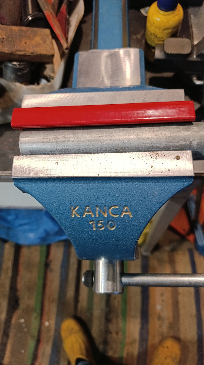Kanca Fixed Countertop Vise Made of Steel with Maximum Opening 100mm