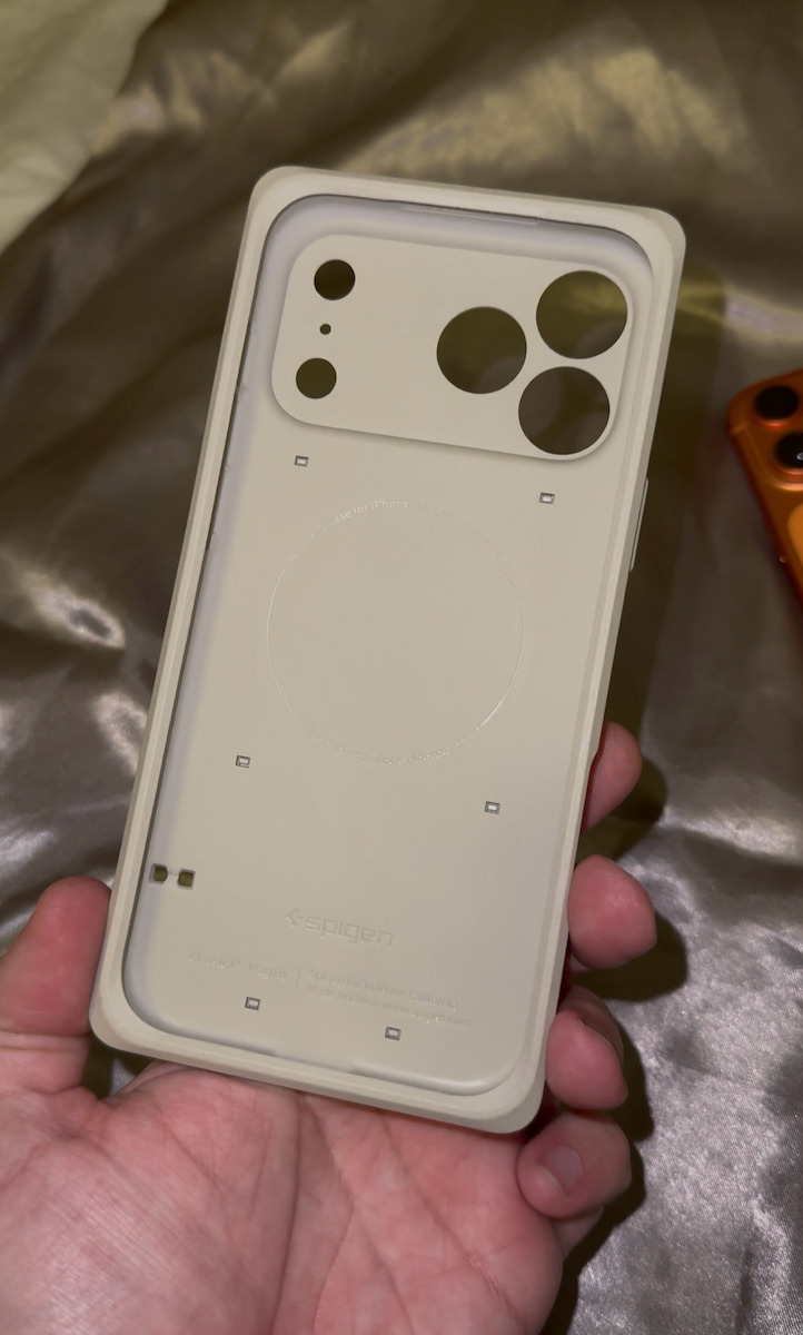 Spigen Classic LS (Mag Fit) Back Cover Plastic / Silicone Stone (iPhone 17 Pro Max)