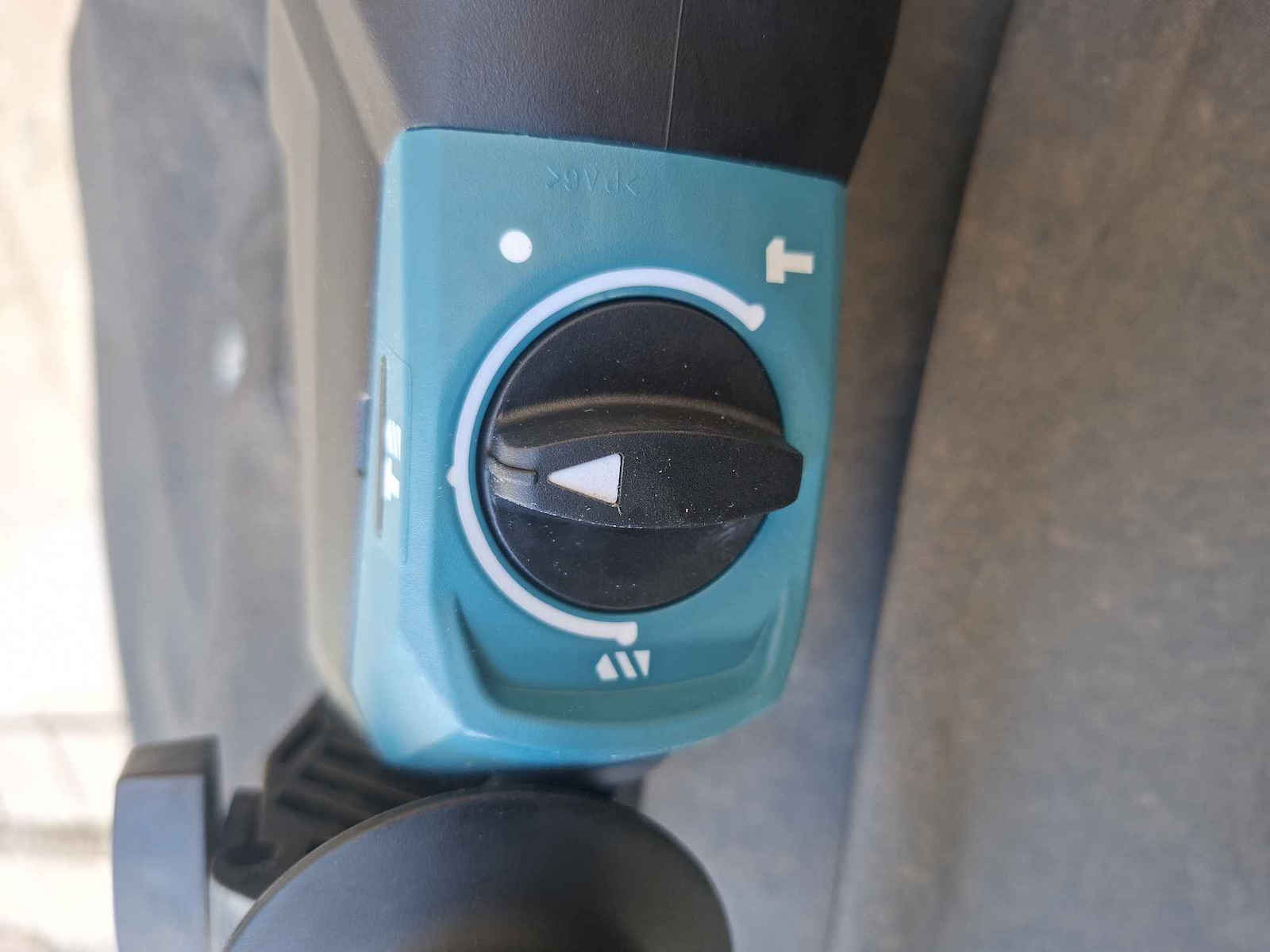 Makita Demolition Hammer Electric 800W