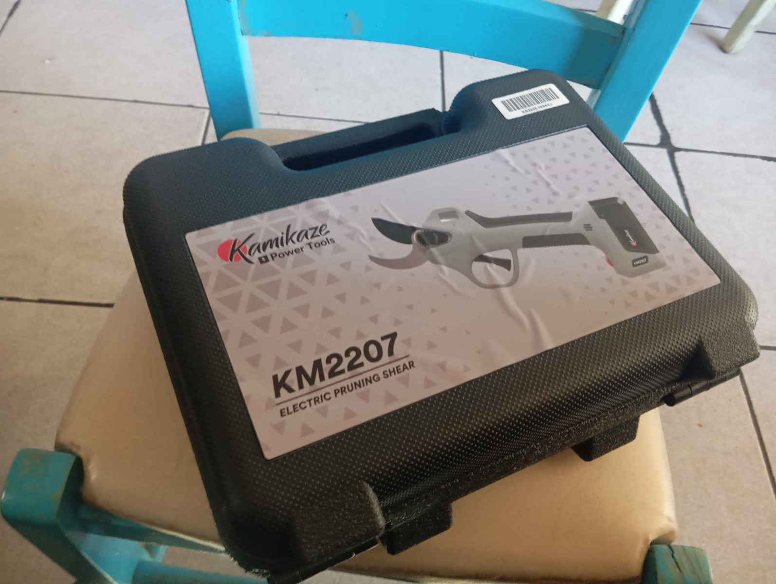 Kamikaze Pruning Shears Battery Brushless 8.4V 1x2.5Ah with Maximum Cutting Diameter 25mm in Carrying Case
